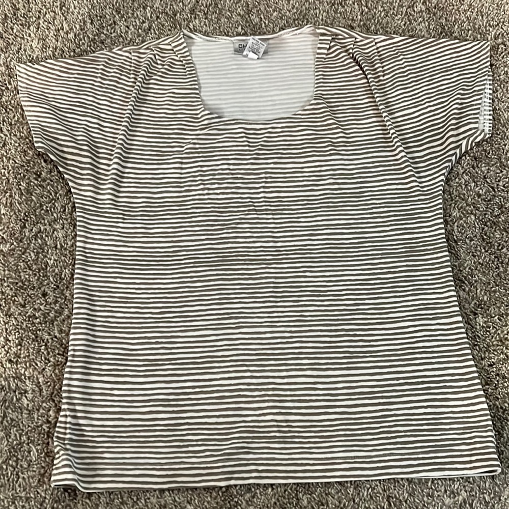 Stretchy and comfortable tee/blouse